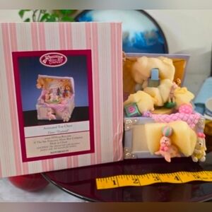 San Francisco Music Box Tune  Toyland Treasure Trunk  w/Motion NeW